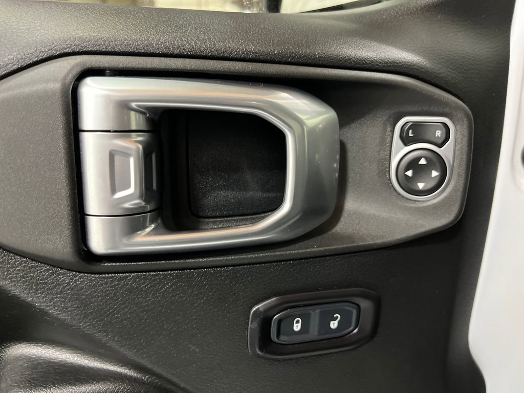 Used 2018 Jeep Wrangler Rubicon w/ Steel Bumper Group image 28