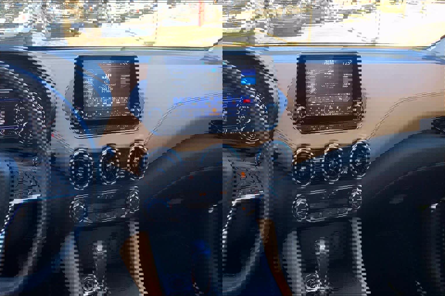 Used 2023 Nissan Sentra SV w/ SV Premium Package image 6