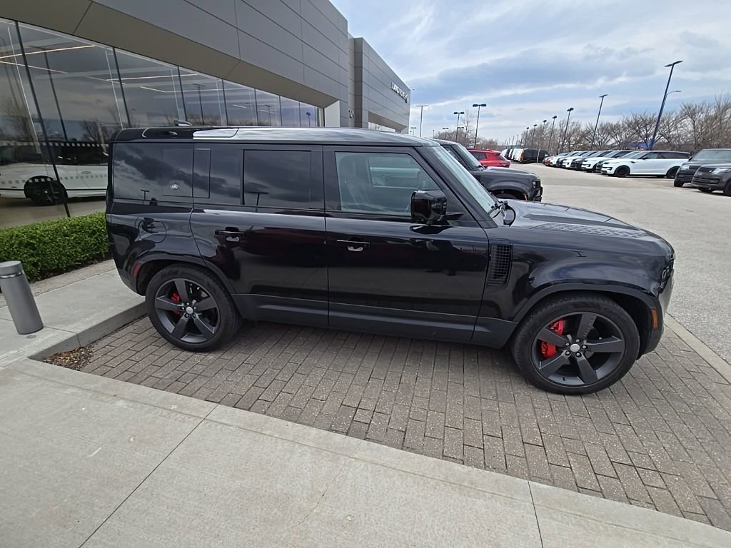 Certified 2024 Land Rover Defender 110 SE image 4