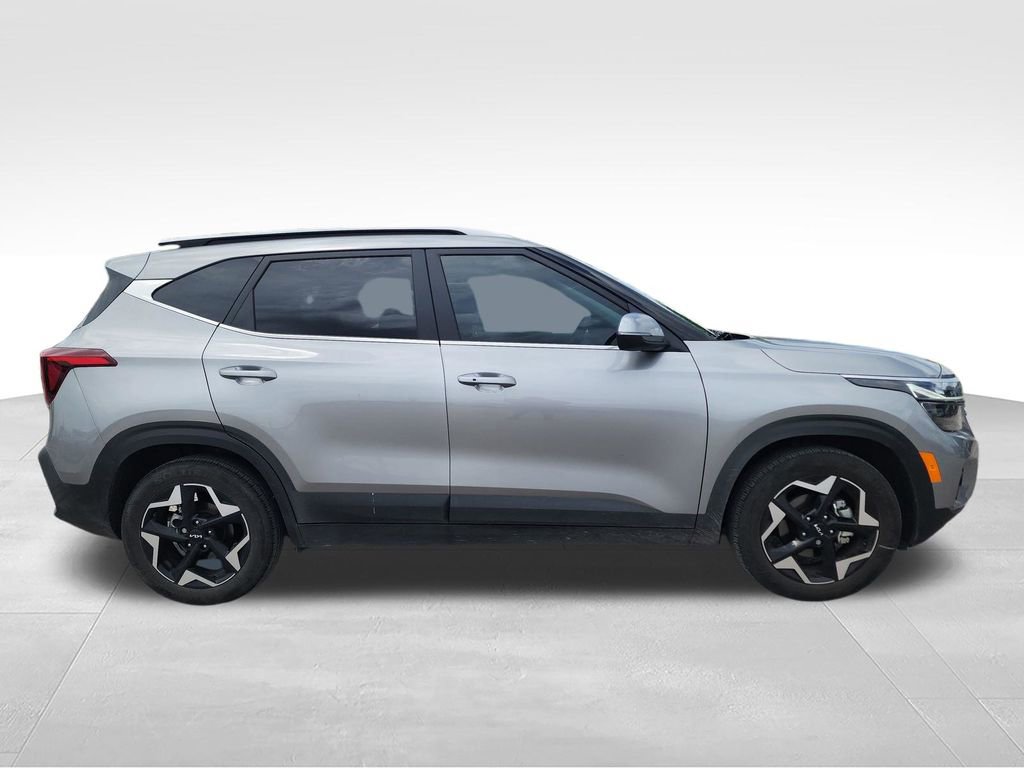 Used 2025 Kia Seltos EX FWD image 10