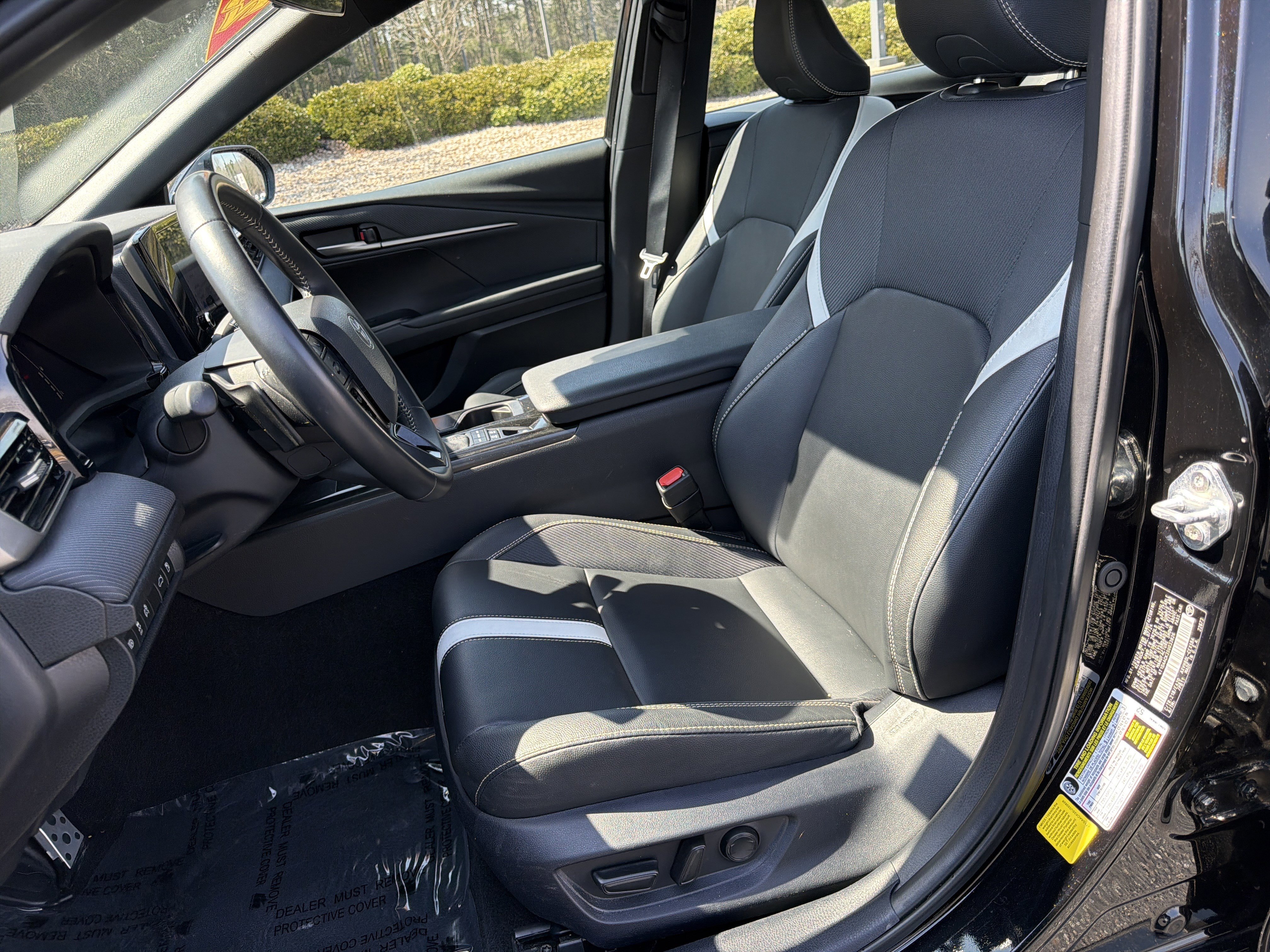 Used 2025 Toyota Camry SE image 9