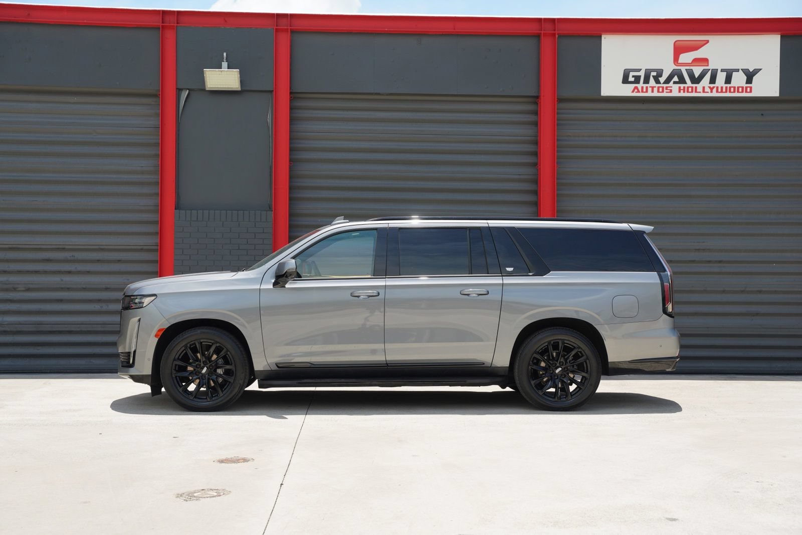 Used 2022 Cadillac Escalade ESV Sport Platinum AWD/4WD image 2