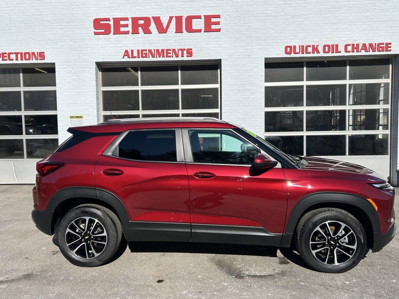 Used 2025 Chevrolet TrailBlazer LT w/ Convenience Package AWD/4WD image 13