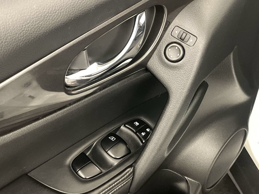 Used 2020 Nissan Rogue S AWD/4WD image 15