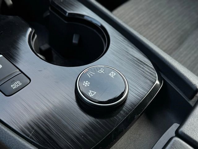 Used 2023 Nissan Rogue SV image 30