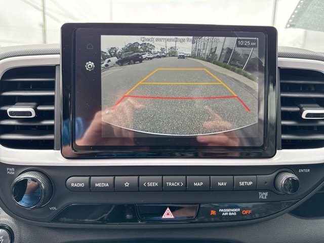 Used 2025 Hyundai Venue Limited image 30