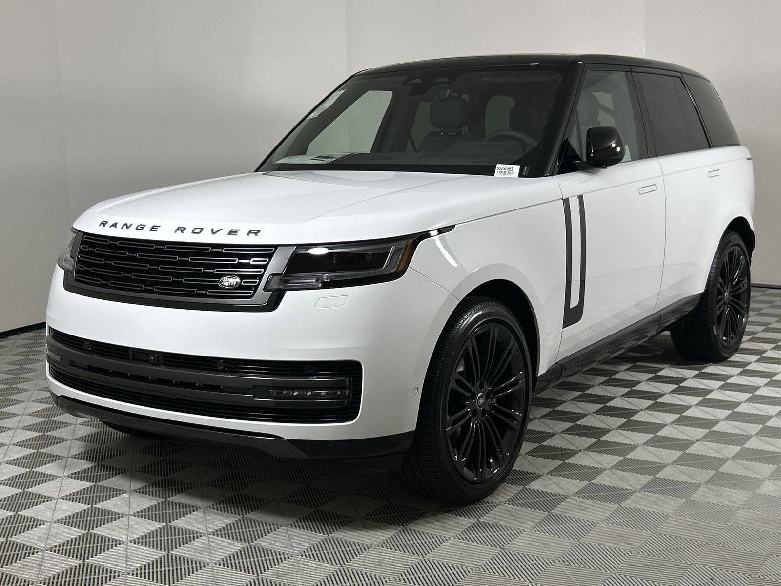 New 2025 Land Rover Range Rover SE