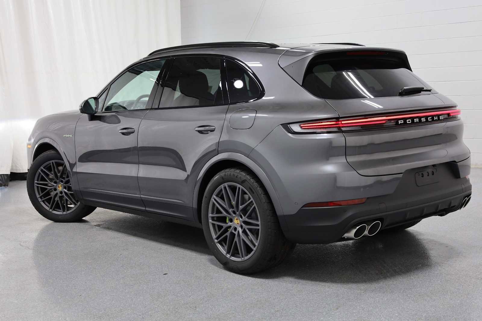 Certified 2024 Porsche Cayenne S image 2