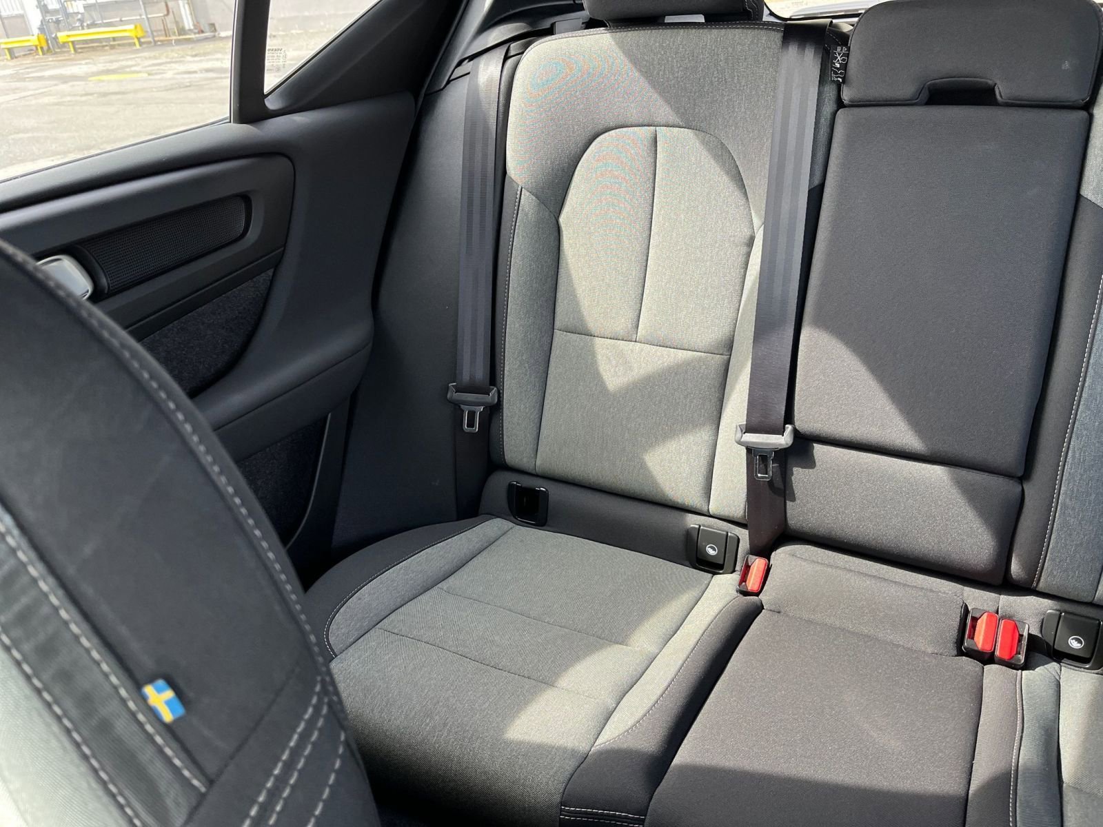 Used 2024 Volvo XC40 B5 Core image 35