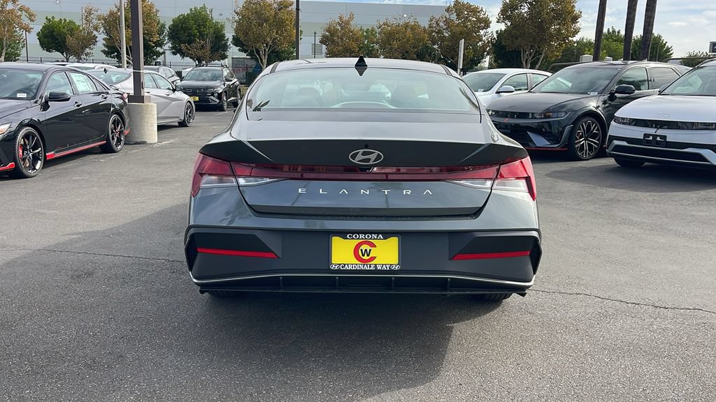 Used 2026 Hyundai Elantra SE FWD image 10