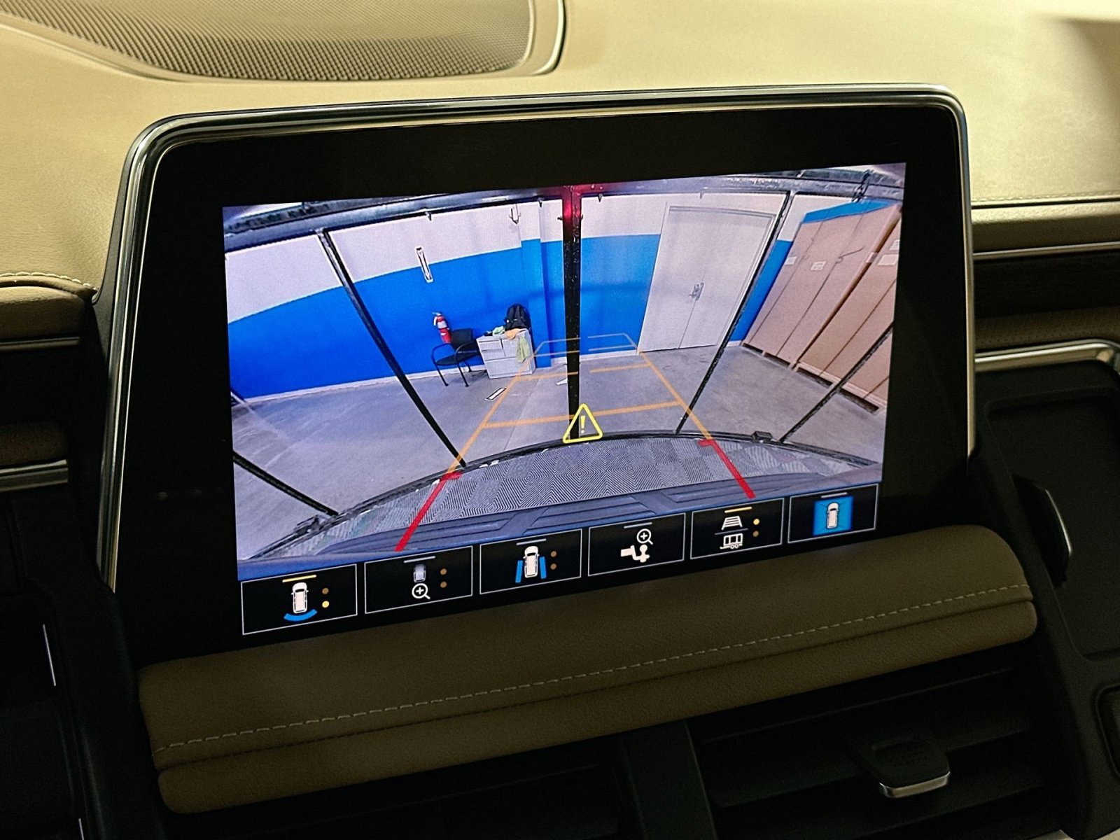 Used 2021 Chevrolet Tahoe Premier w/ Premium Package image 24