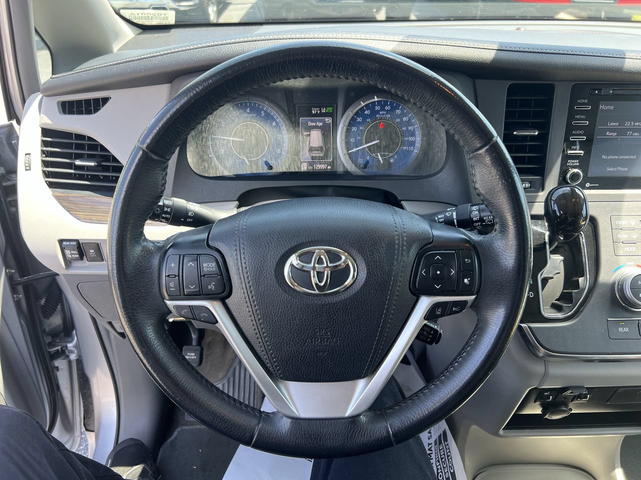Used 2018 Toyota Sienna XLE FWD image 18