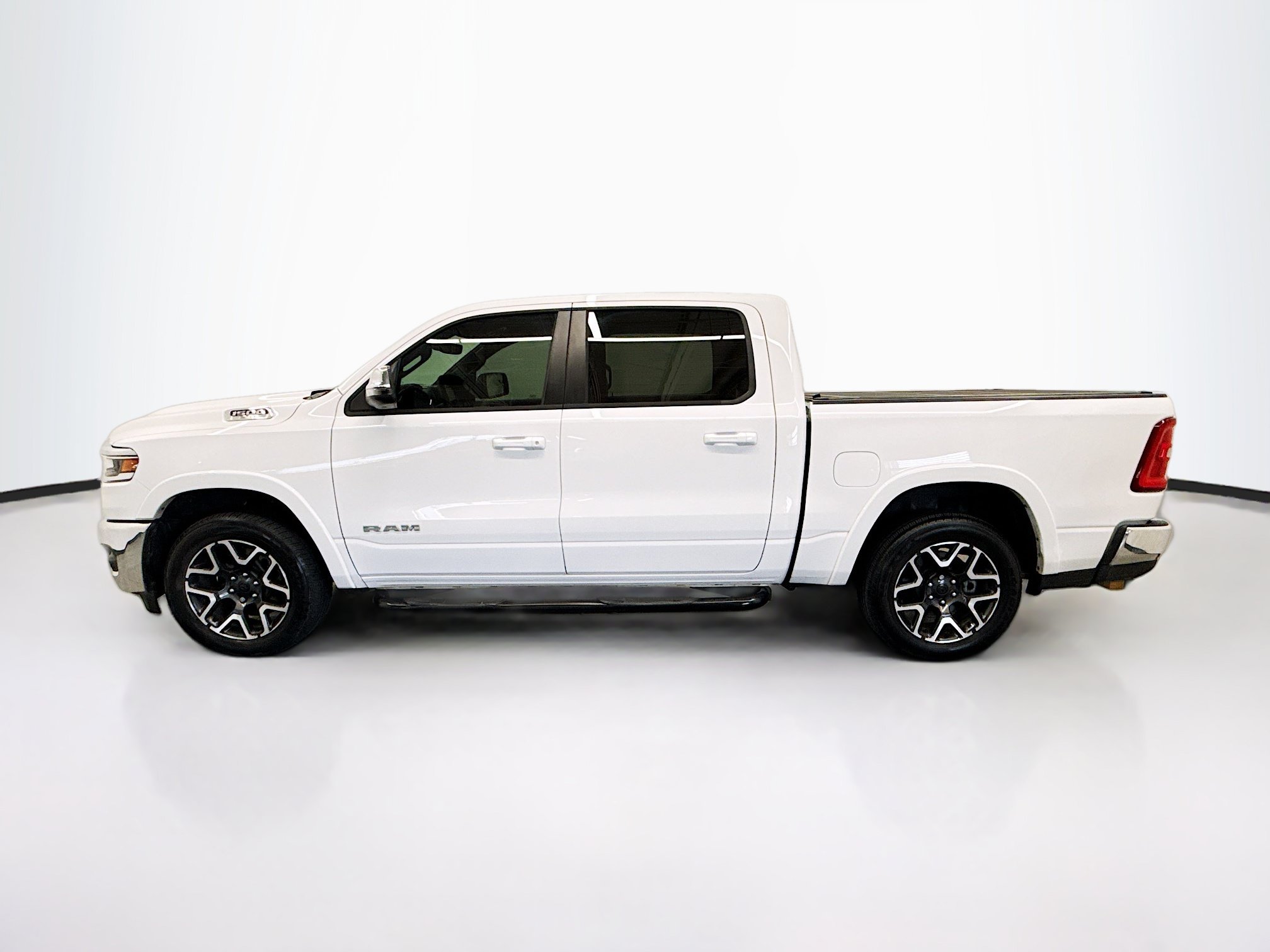 Used 2025 RAM 1500 Laramie AWD/4WD image 4