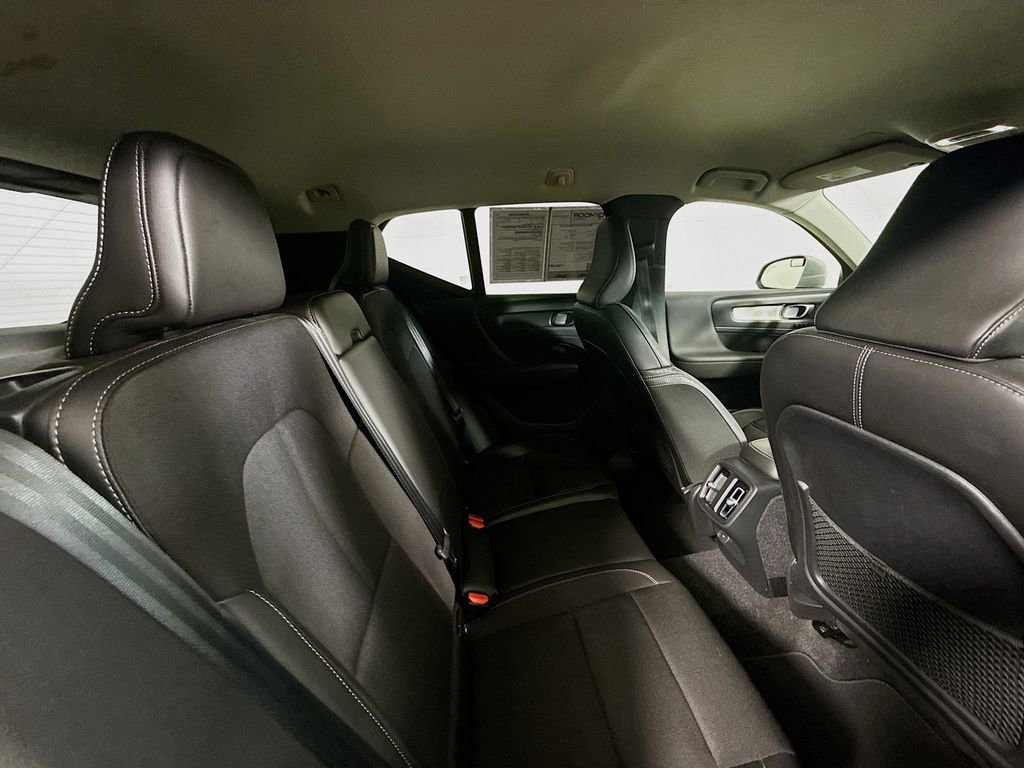 Used 2020 Volvo XC40 T5 Momentum image 27