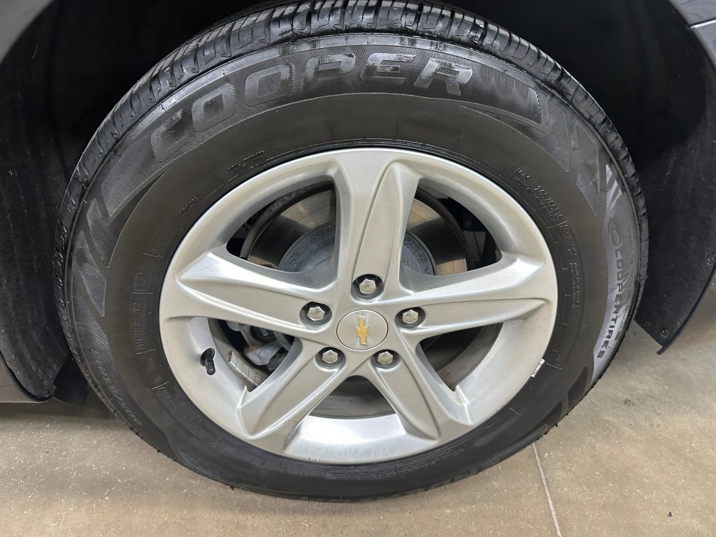 Used 2022 Chevrolet Malibu LS FWD image 32