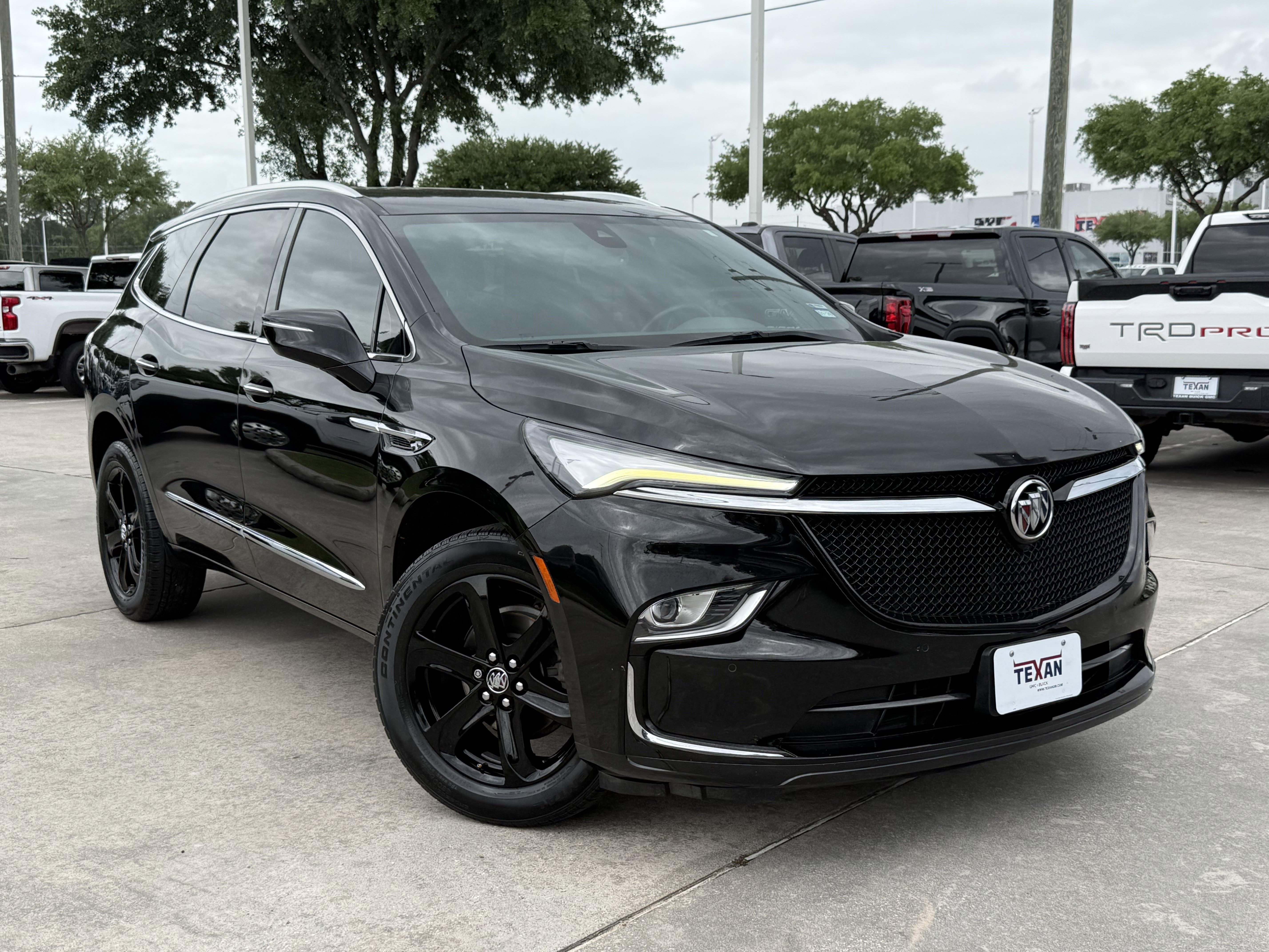 Used 2023 Buick Enclave Essence w/ Sport Touring Edition FWD image 2