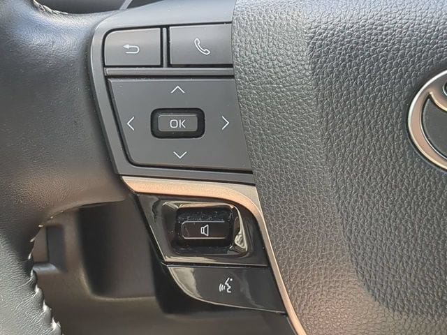 Used 2025 Toyota Camry SE FWD image 21