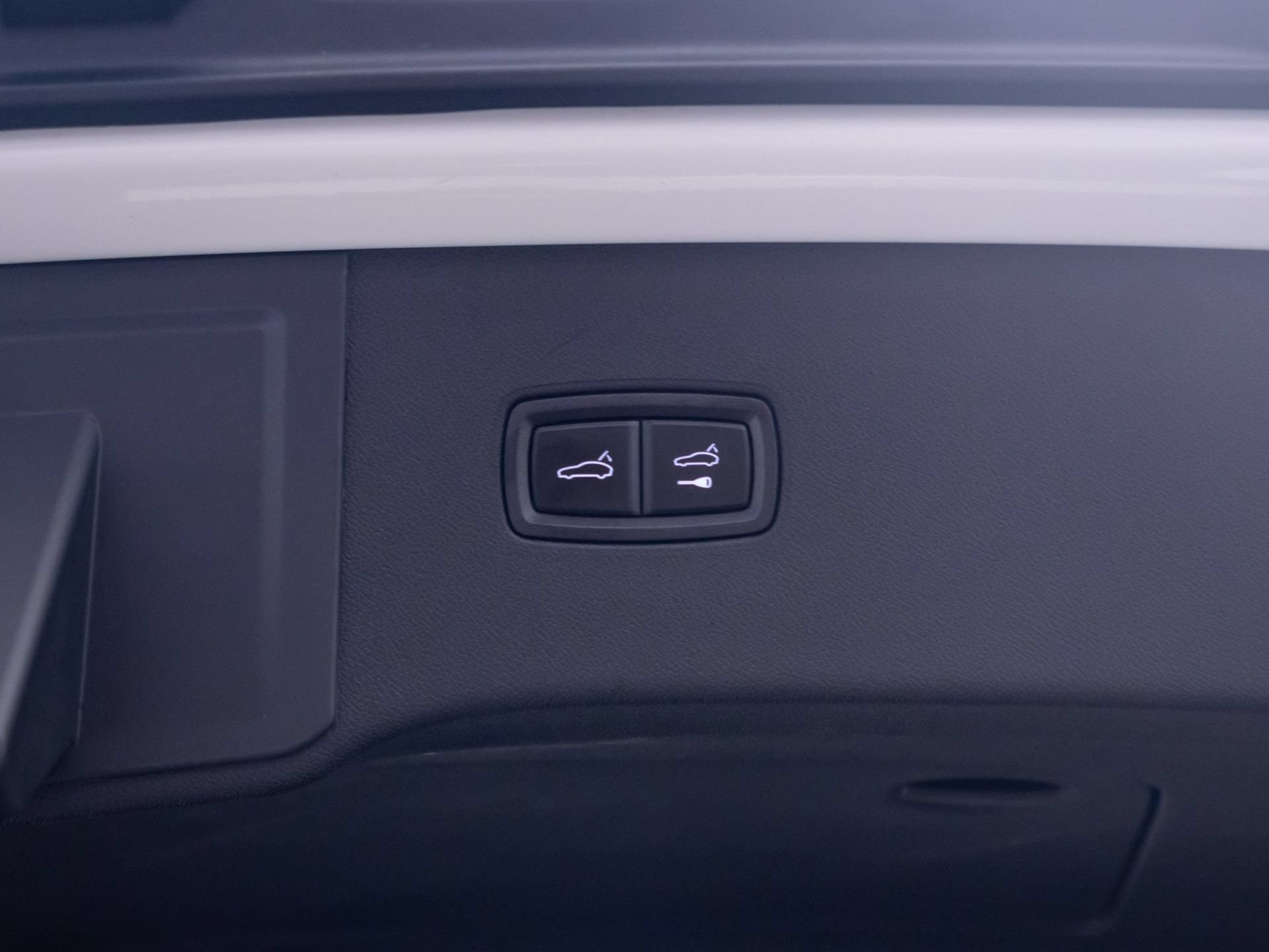Certified 2024 Porsche Cayenne AWD/4WD image 32