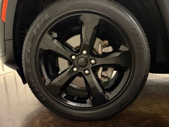 Used 2023 Jeep Grand Cherokee L Laredo AWD/4WD image 9