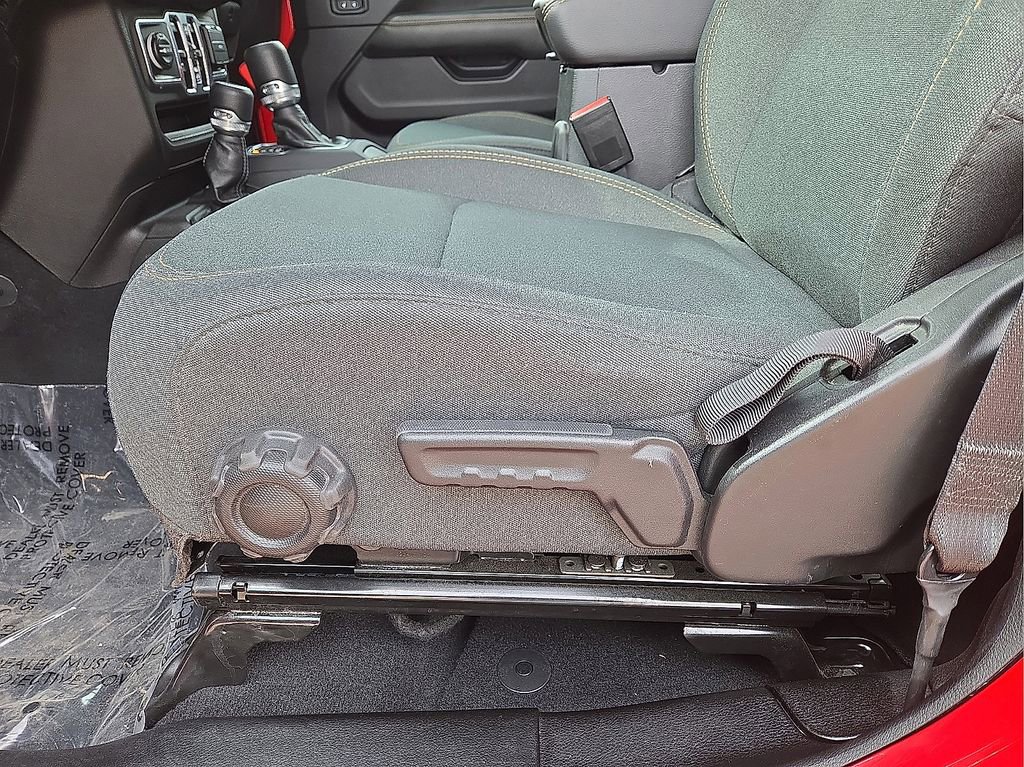 Used 2025 Jeep Wrangler Sahara 4xe image 23