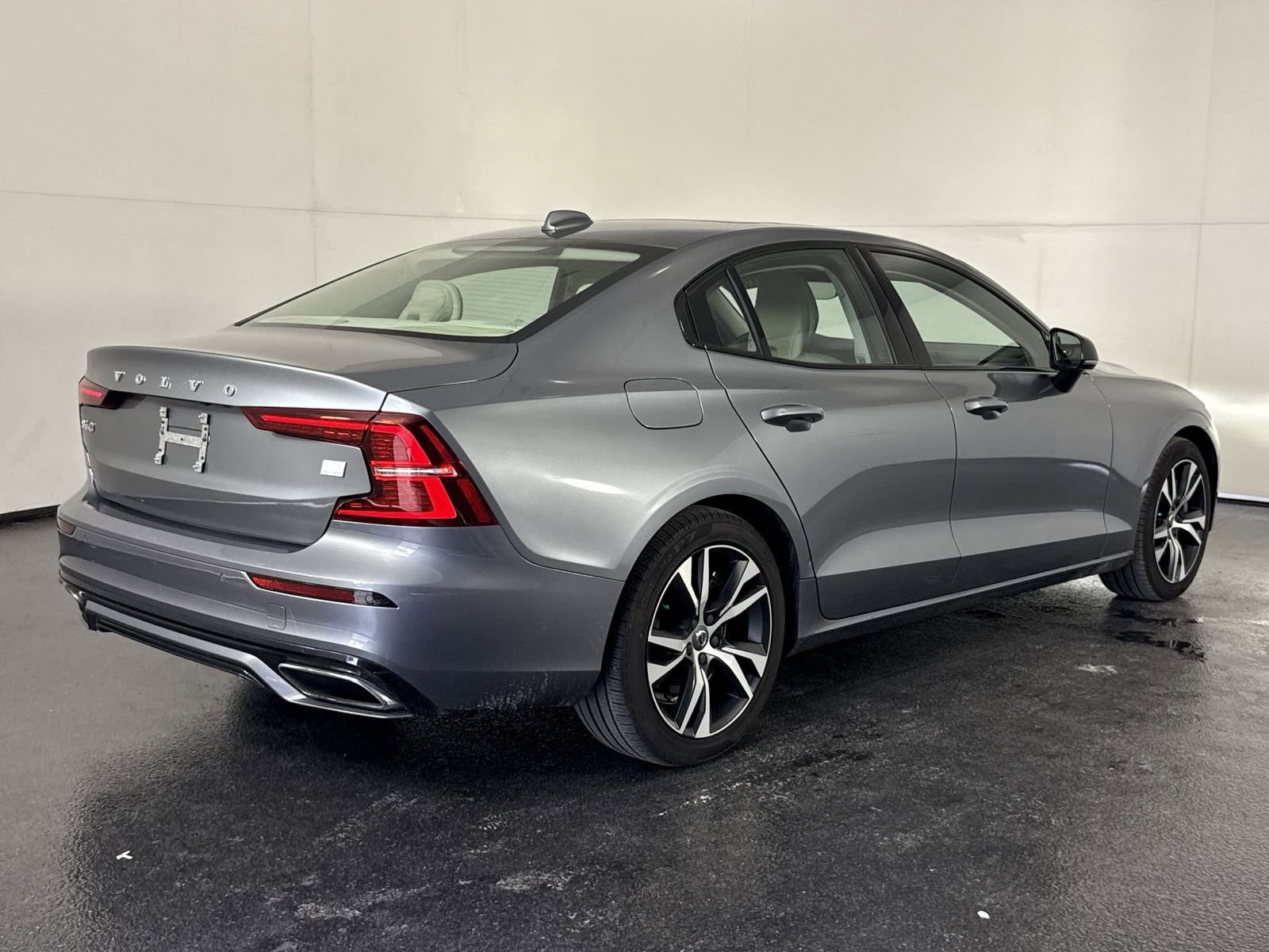 Used 2021 Volvo S60 T8 R-Design Expression AWD/4WD image 8