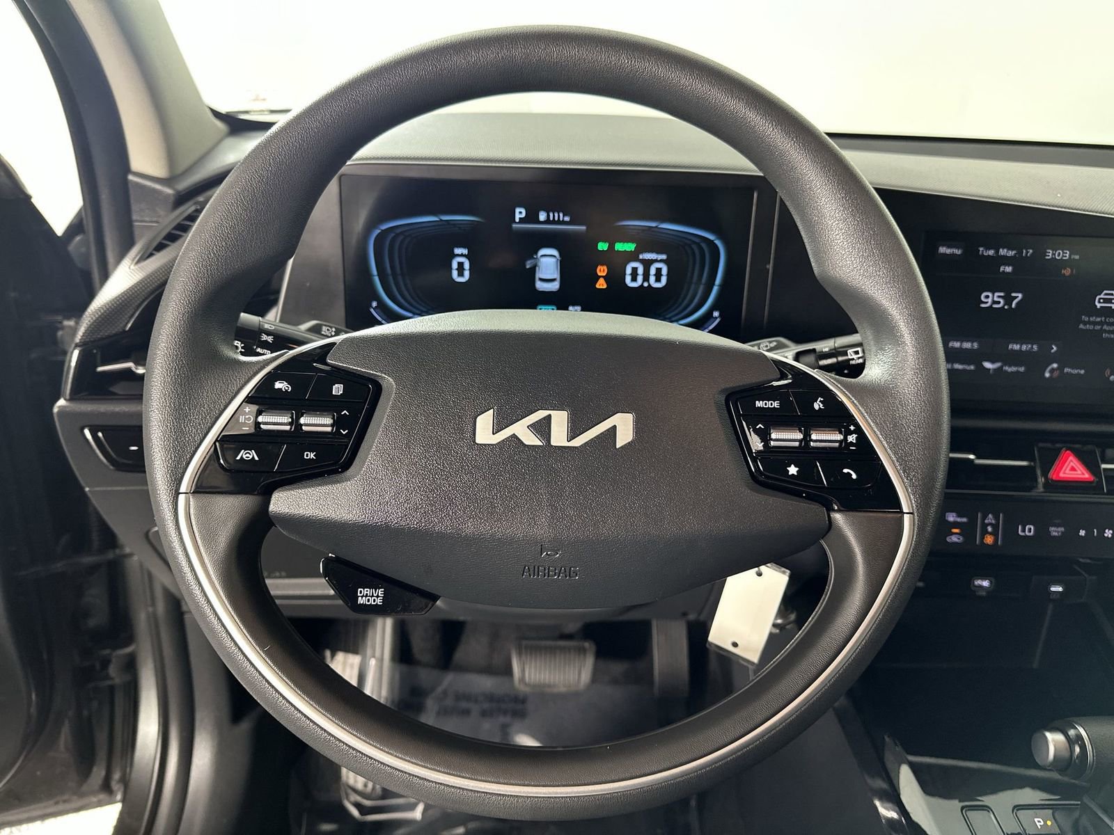 Used 2025 Kia Niro LX image 14