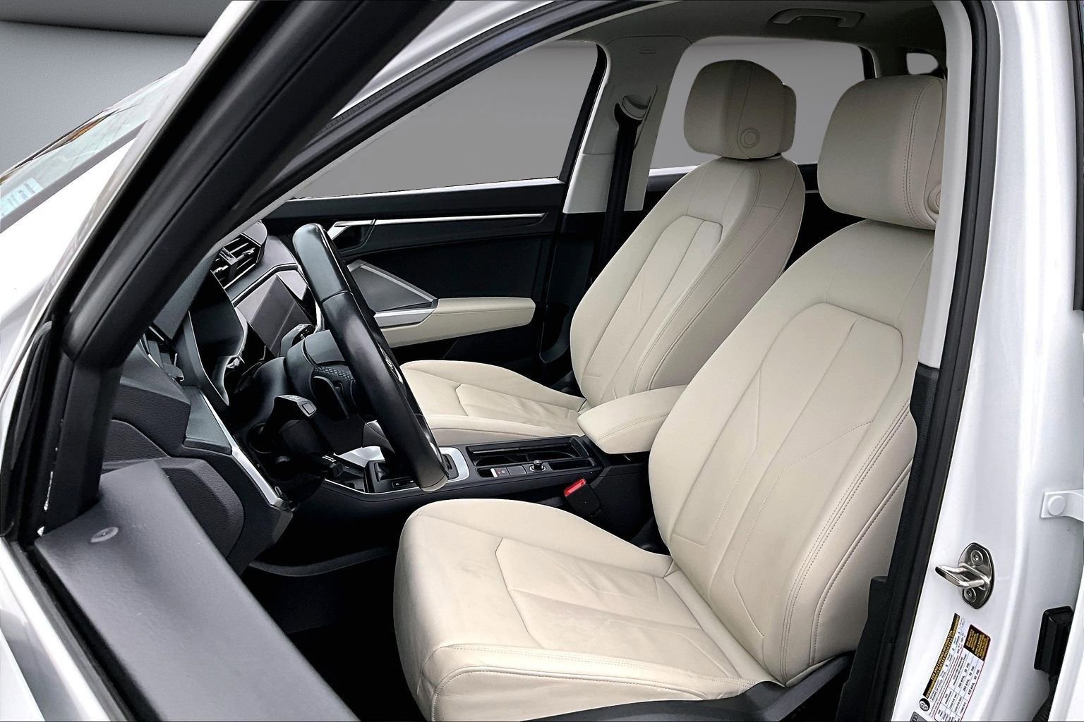 Used 2024 Audi Q3 2.0T Premium image 19