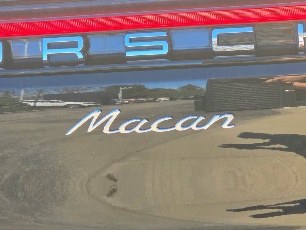 Certified 2026 Porsche Macan AWD/4WD image 28