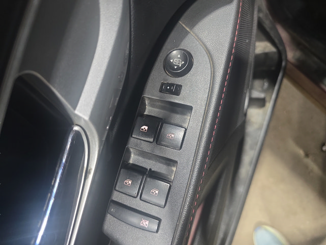 Used 2011 GMC Terrain SLT FWD image 9