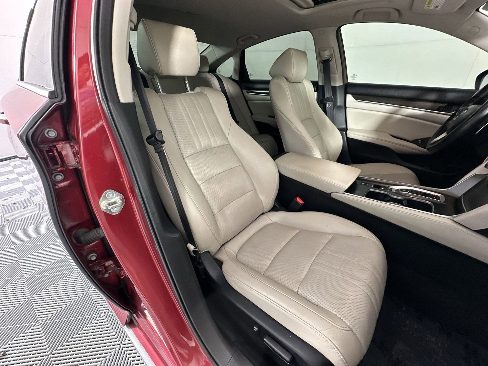 Used 2020 Honda Accord Touring image 27