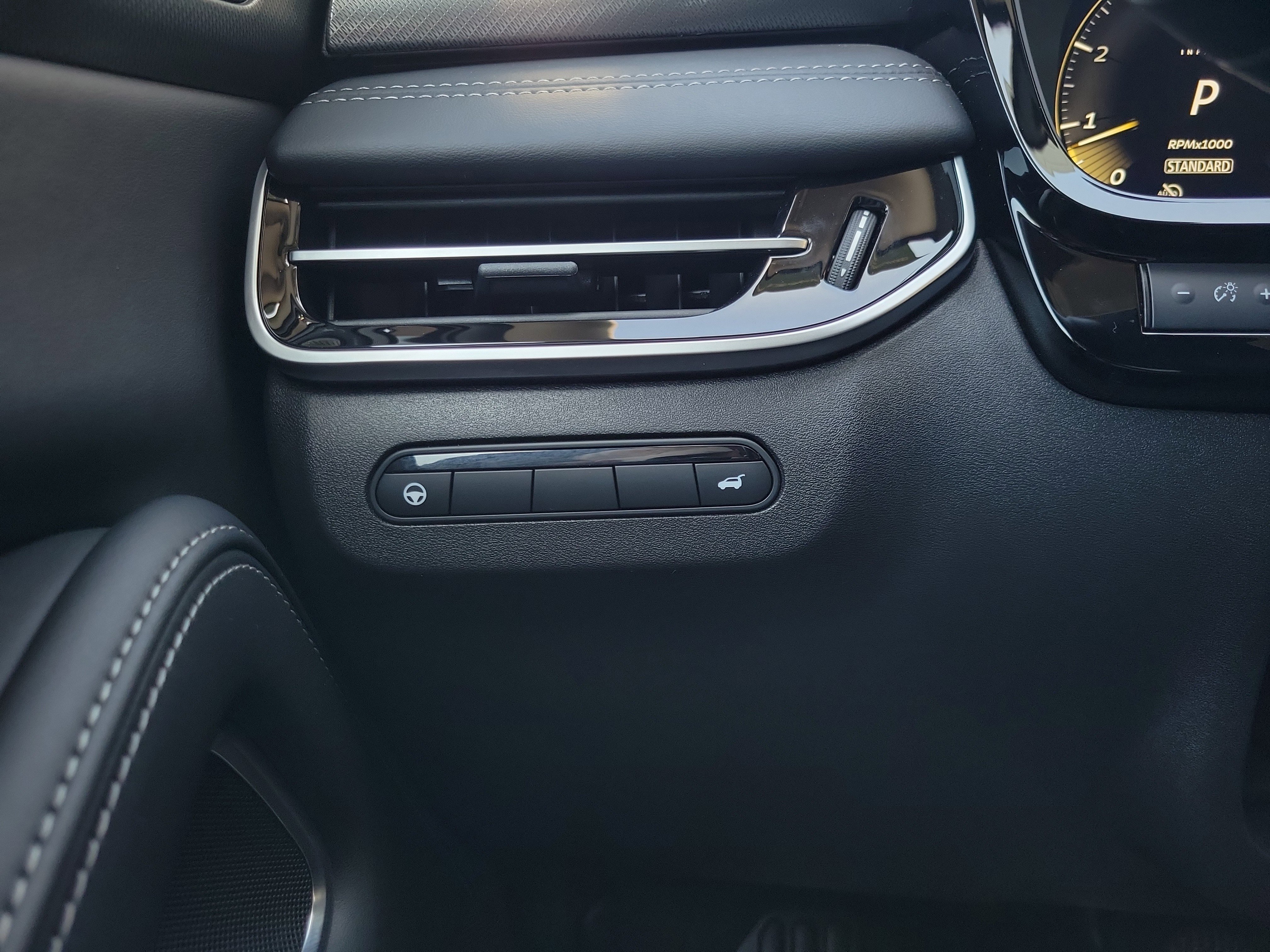 Certified 2026 INFINITI QX60 Luxe w/ Cargo Package image 27
