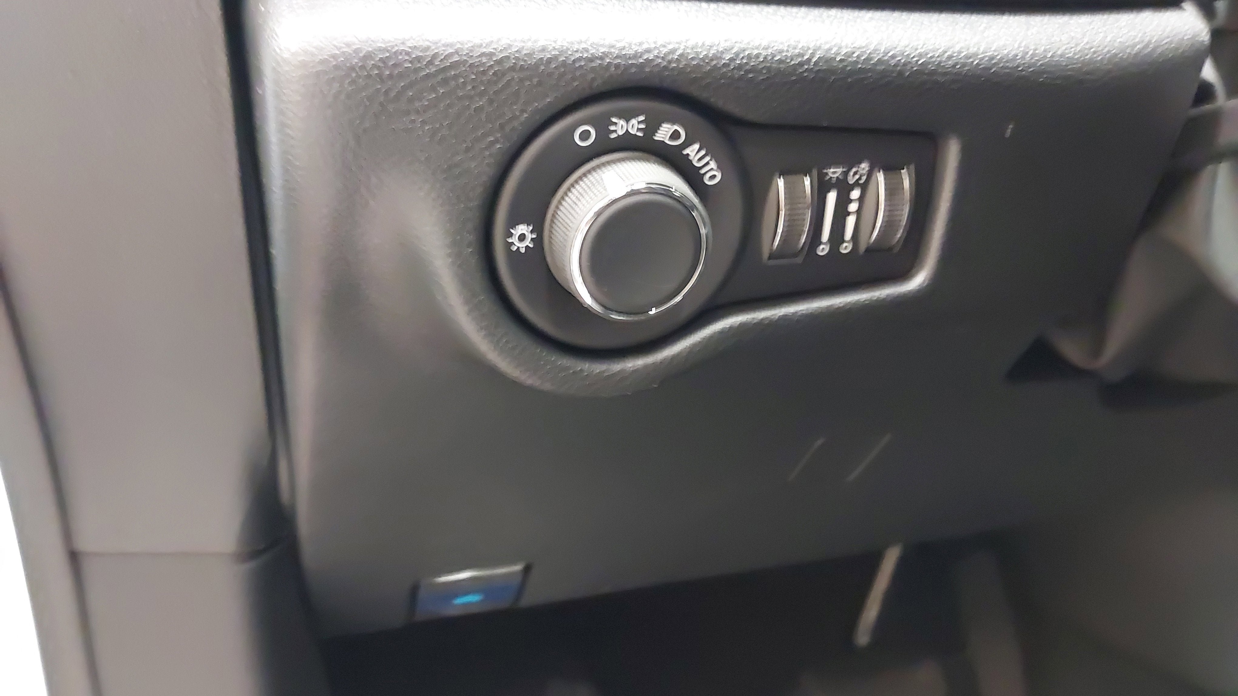 New 2027 Chrysler Pacifica Select FWD image 31