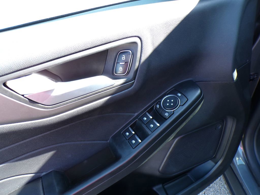 Used 2025 Ford Escape SE w/ Class II Trailer Tow Package image 9