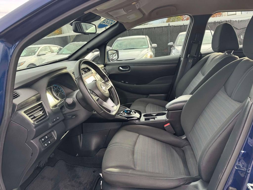 Certified 2025 Nissan Leaf SV Plus image 15