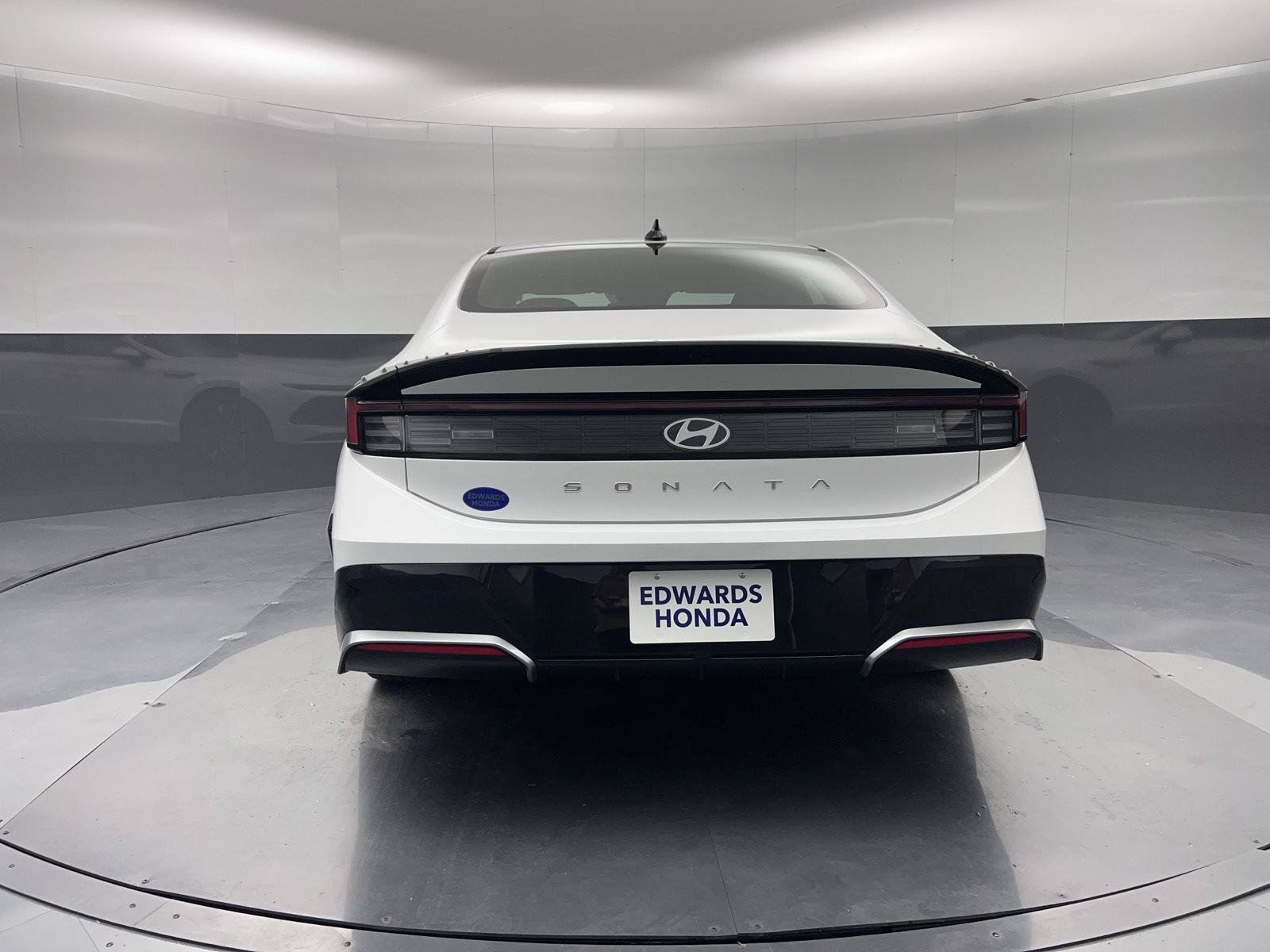Used 2025 Hyundai Sonata SEL FWD image 31