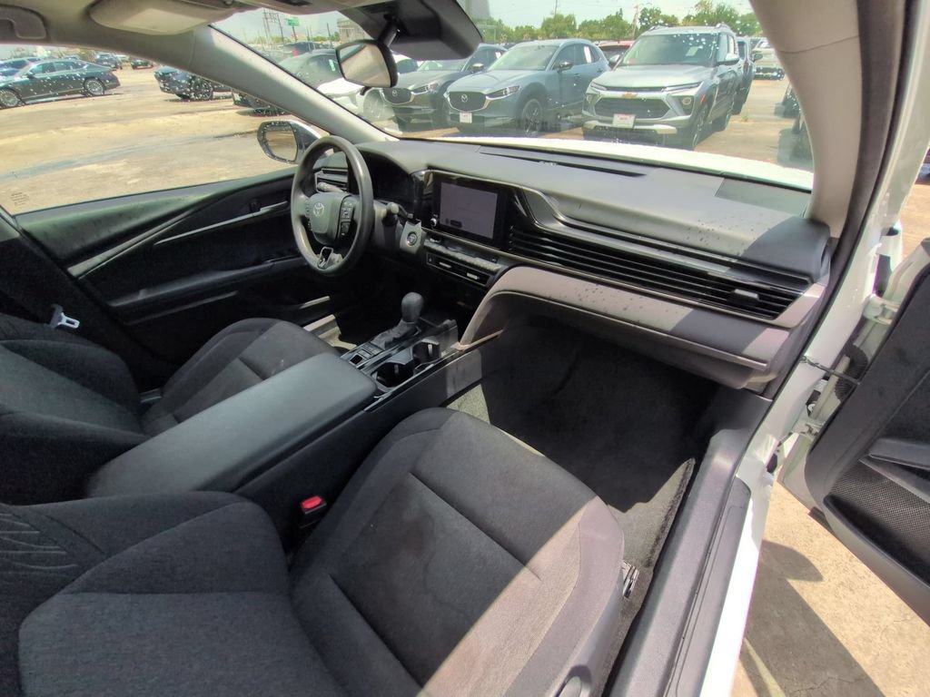 Used 2025 Toyota Camry LE FWD image 31