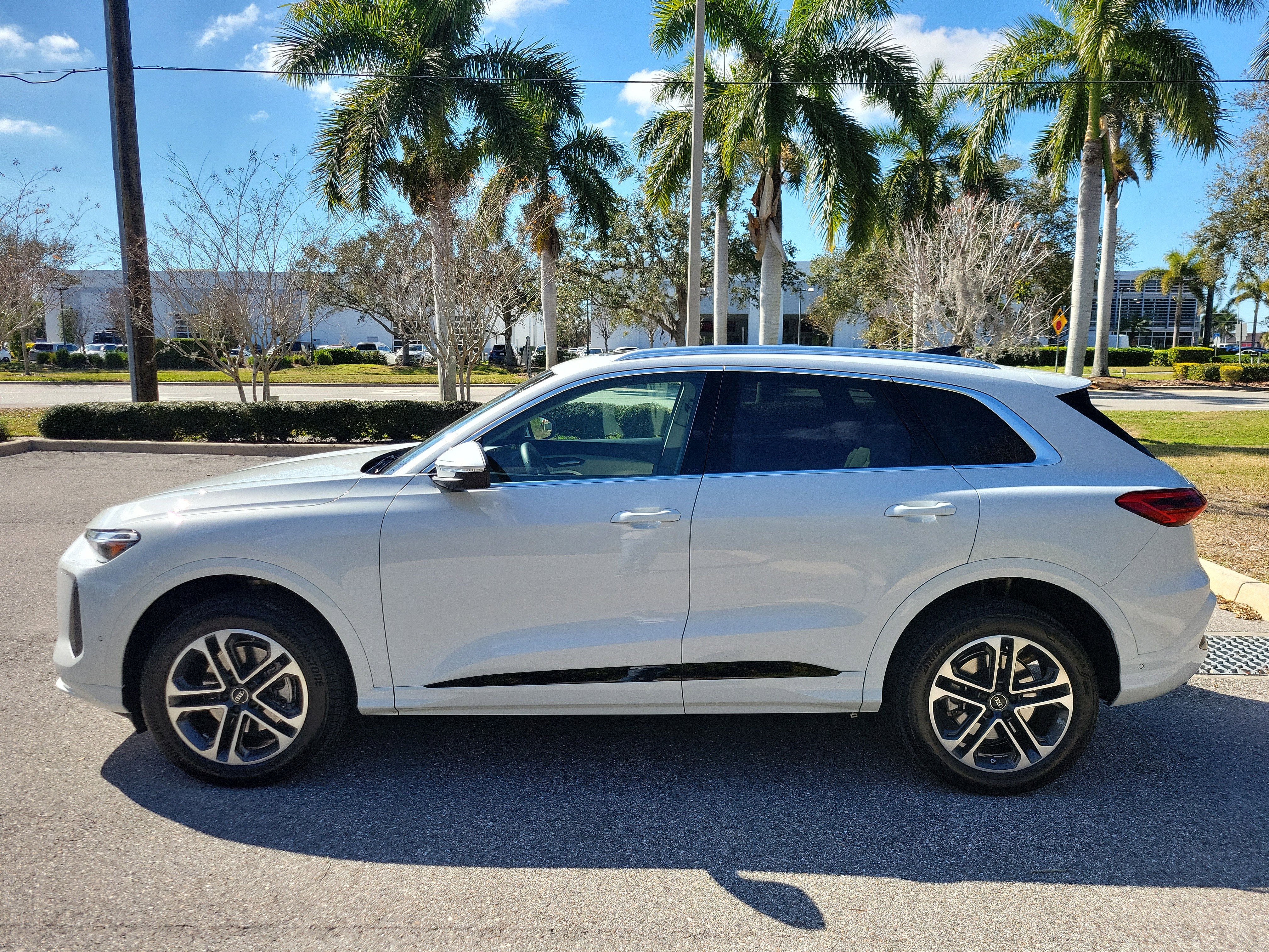 Used 2025 Audi Q5 Premium w/ Convenience Package image 7