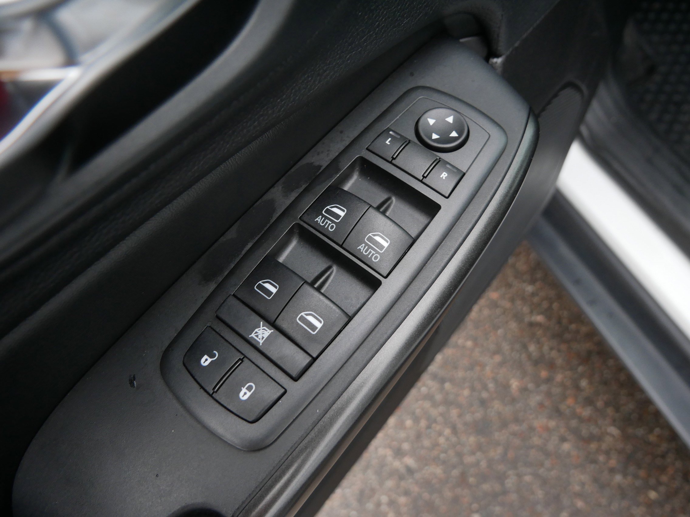 Used 2021 Jeep Cherokee Trailhawk image 22