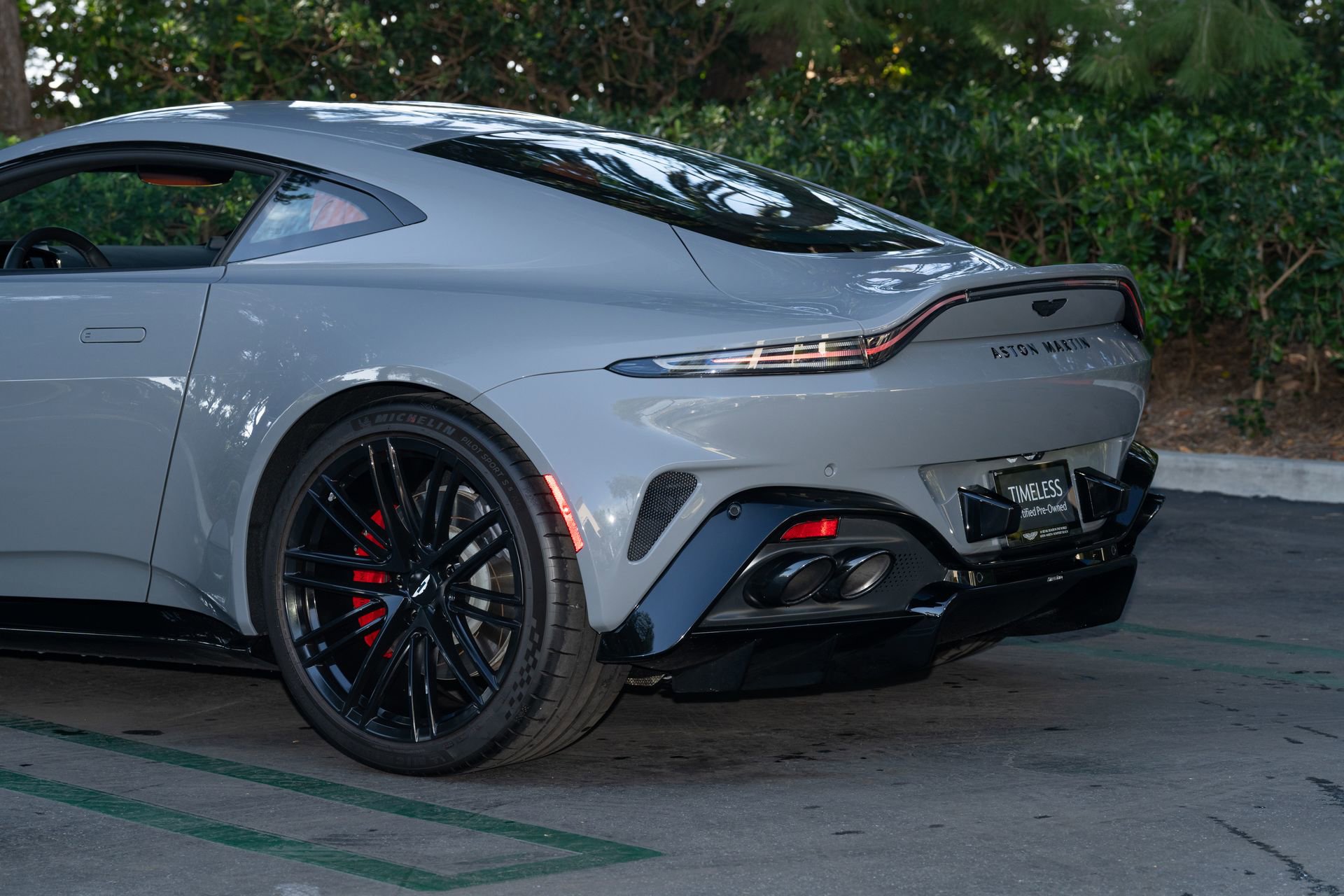 Used 2025 Aston Martin V8 Vantage Coupe image 10