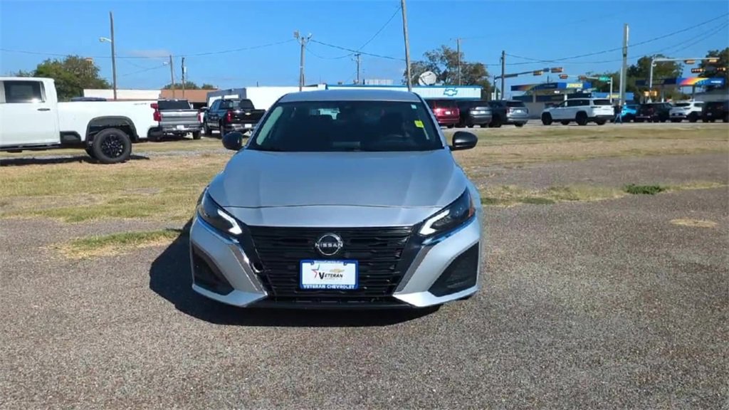 Used 2024 Nissan Altima 2.5 SV image 3
