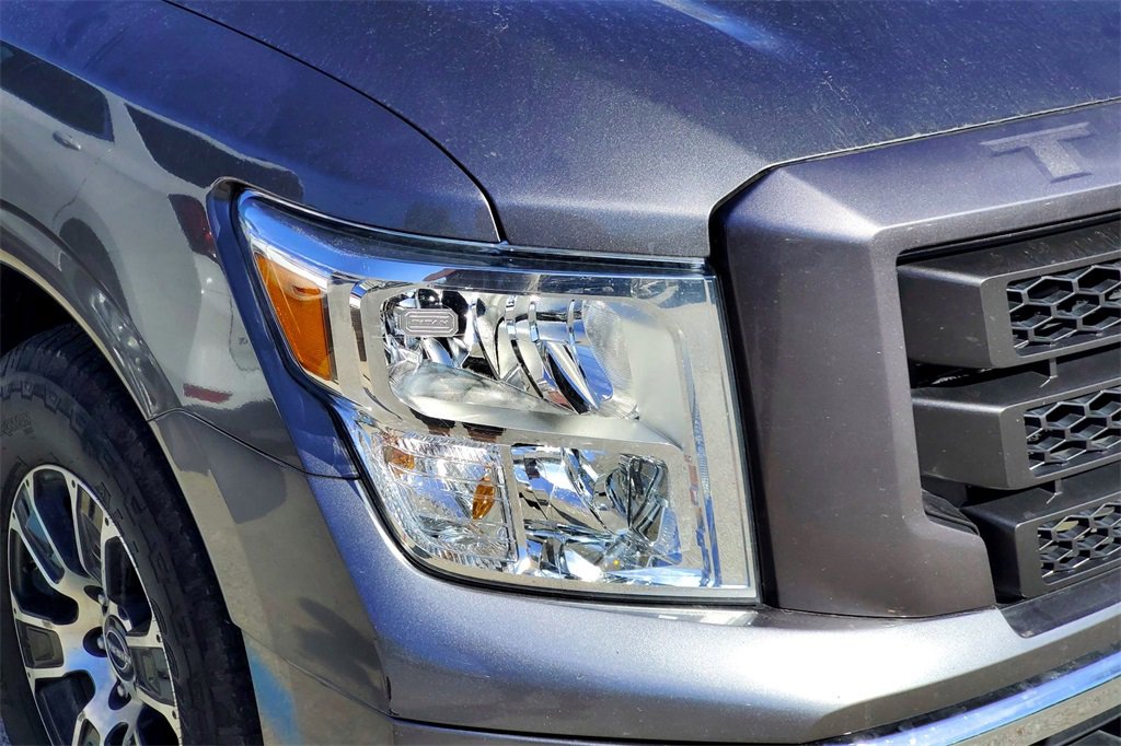 Used 2023 Nissan Titan SV image 2