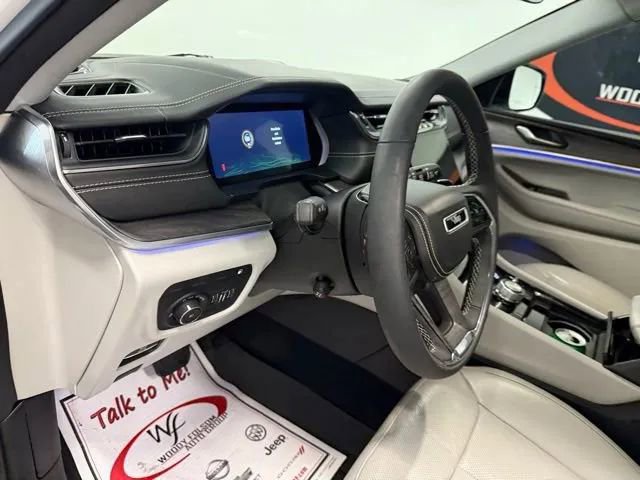 Used 2022 Jeep Grand Cherokee Overland image 13