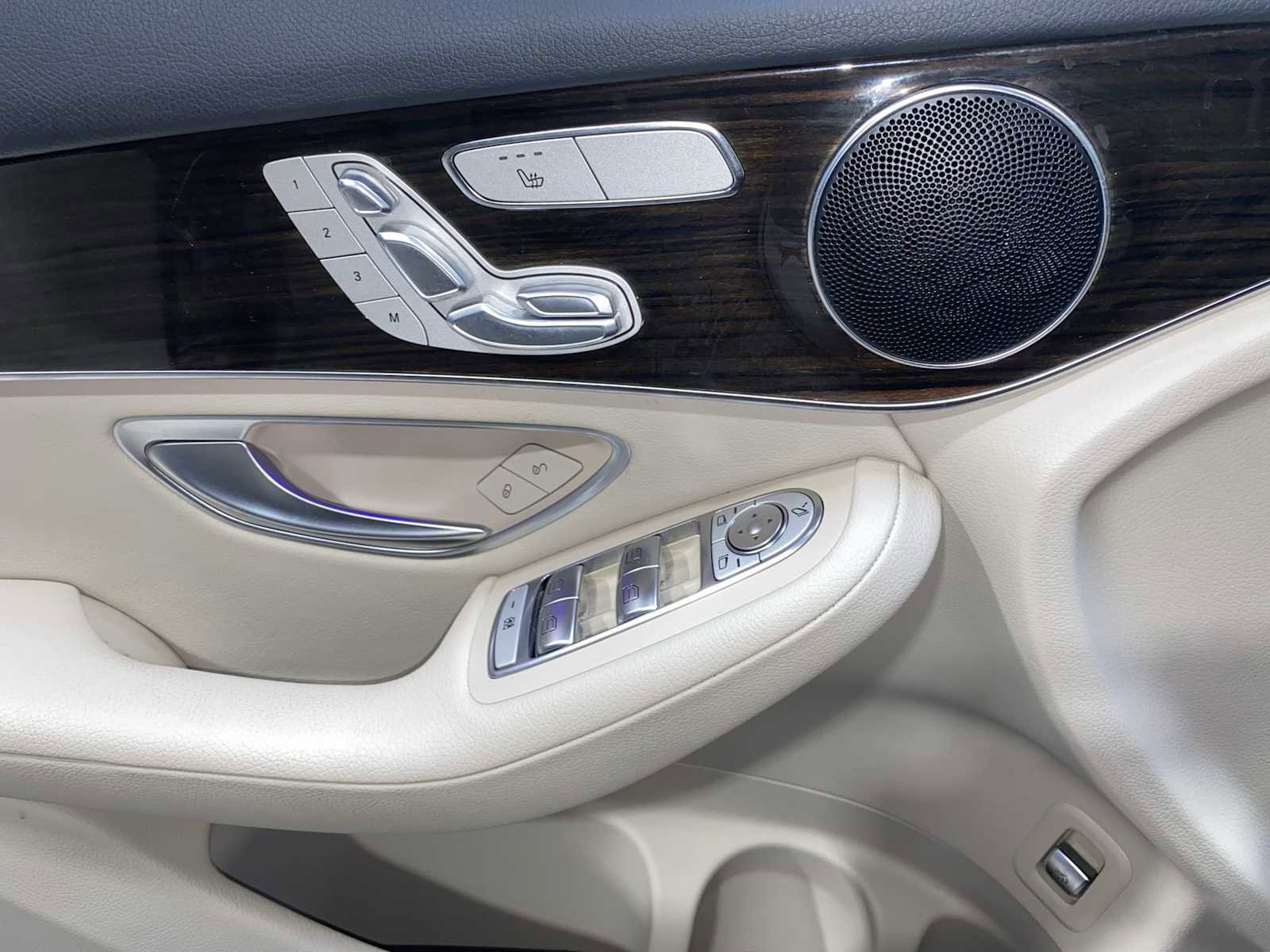 Used 2022 Mercedes-Benz GLC 300 4MATIC image 23