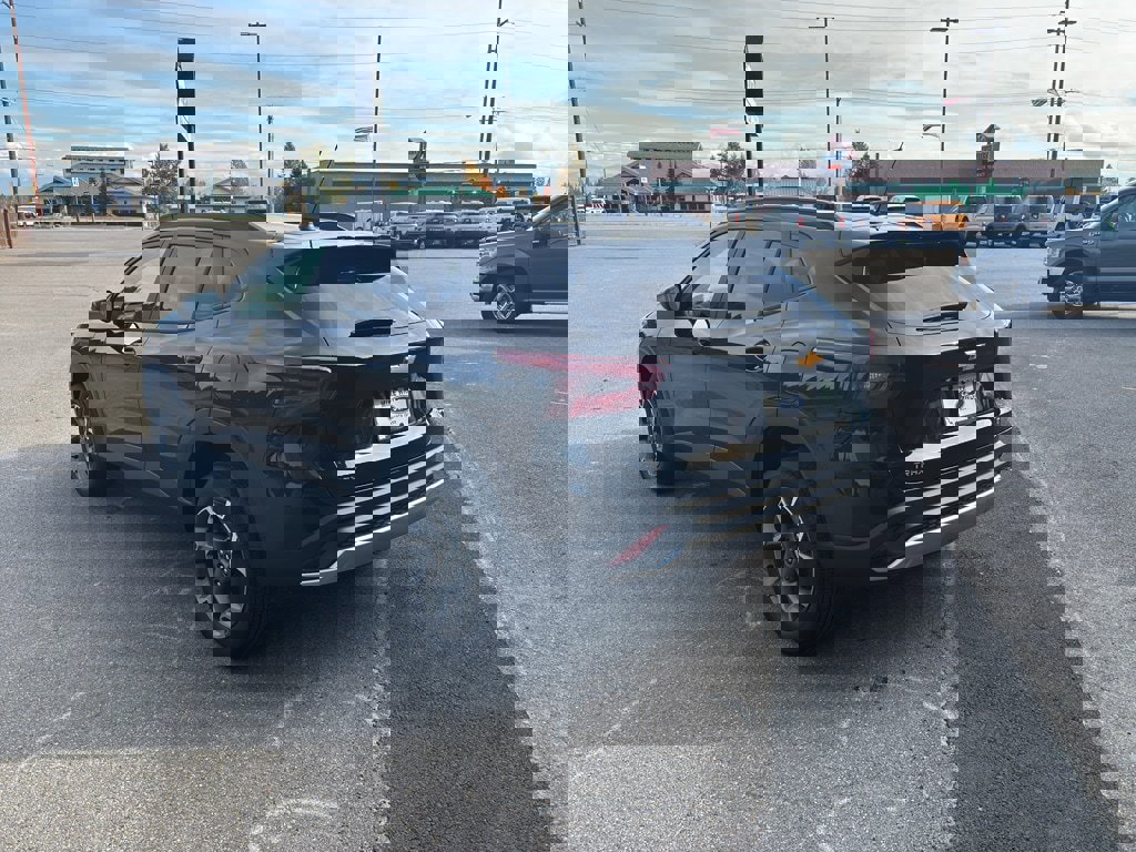 Used 2025 Chevrolet Trax LT w/ Driver Confidence Package image 6