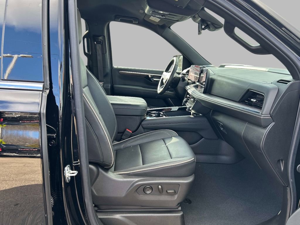 Used 2025 Chevrolet Tahoe Premier AWD/4WD image 20