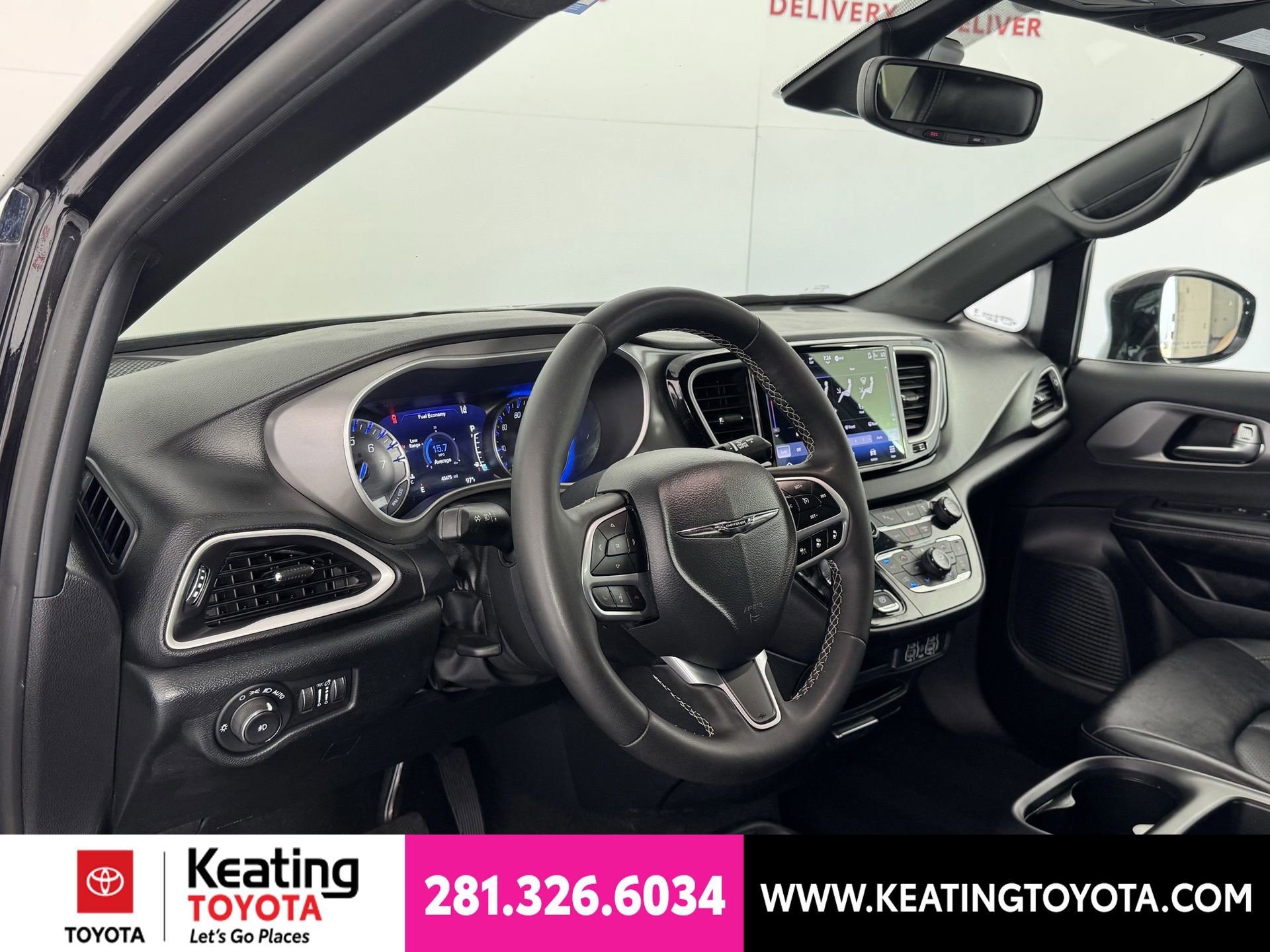 Used 2025 Chrysler Pacifica Select FWD image 13
