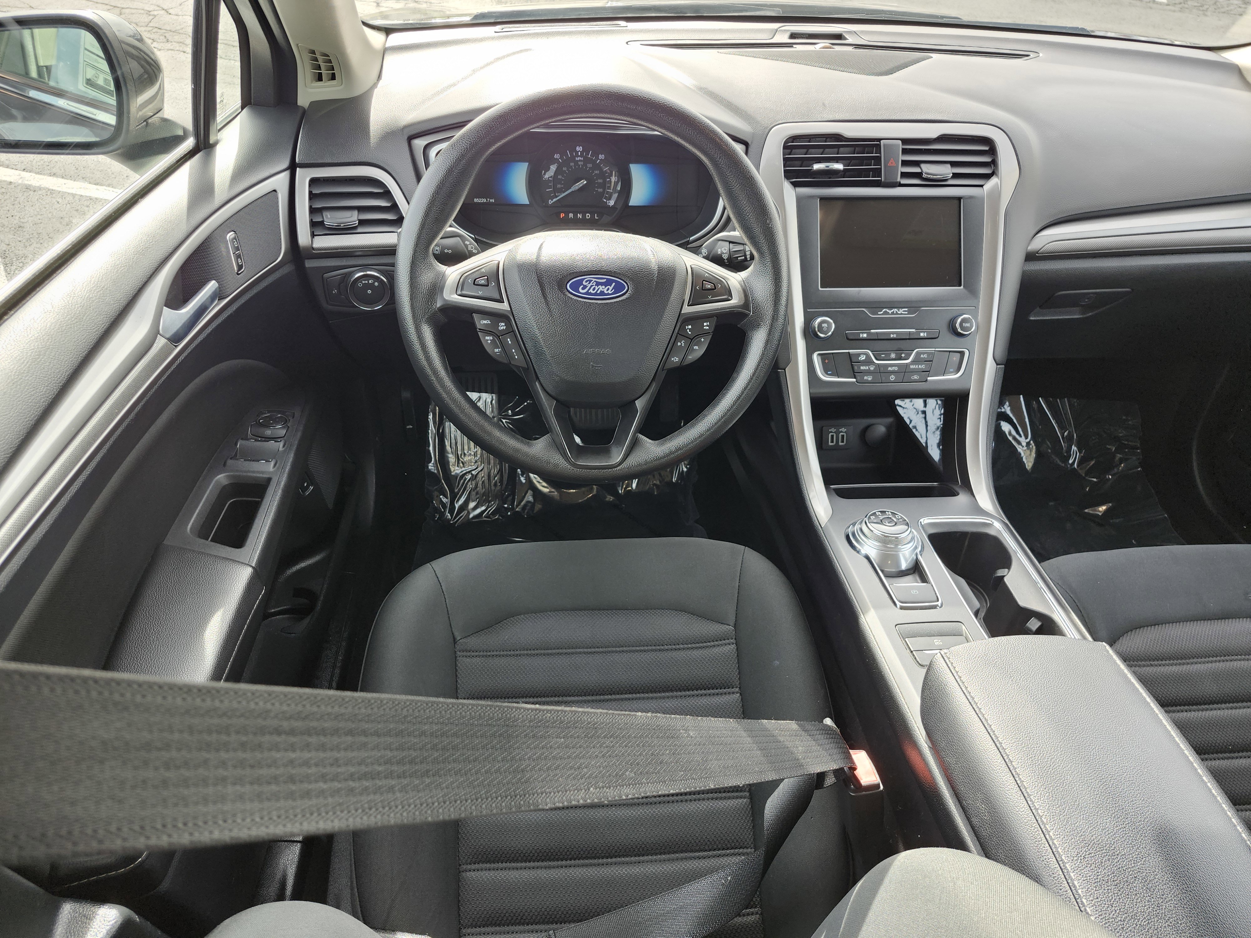 Used 2019 Ford Fusion SE FWD image 28