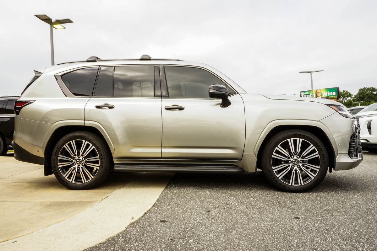 Used 2025 Lexus LX 700h Luxury w/ Appearance Package AWD/4WD image 6