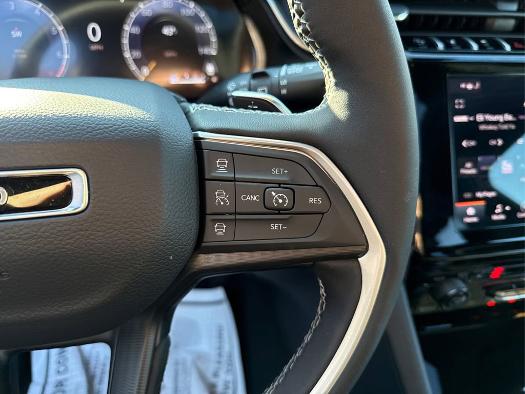 Used 2025 Jeep Grand Cherokee Altitude image 28