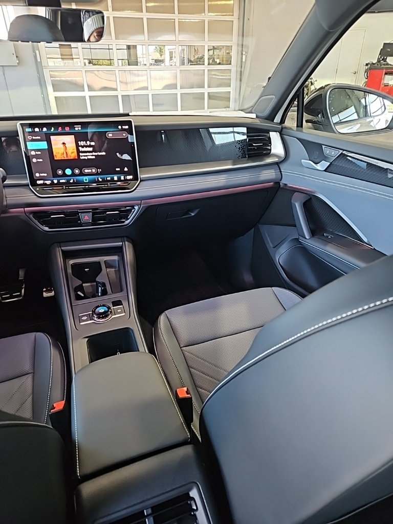 New 2026 Volkswagen Tiguan SE R-Line image 24